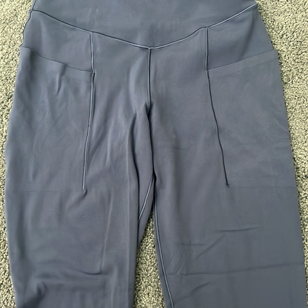 Aerie 7/8 pocket legging - Picture 3 of 5